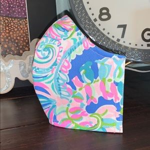 Lilly Pulitzer Accessories - Multi Dream Team Lilly print Face Mask Lilly Pulitzer Accessories - Multi Dream Team Lilly print Face Mask